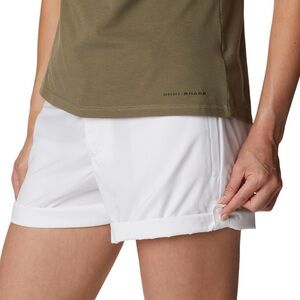 NWT - Columbia Women’s Silver Ridge Utility Shorts - White - Size 6 🤍